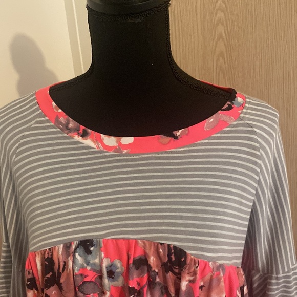 •blouse• - Picture 2 of 6